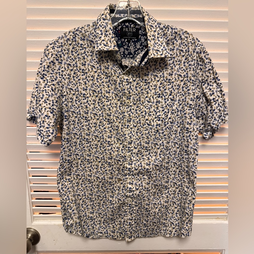 Filter button up short sleeved shirt Men's Small